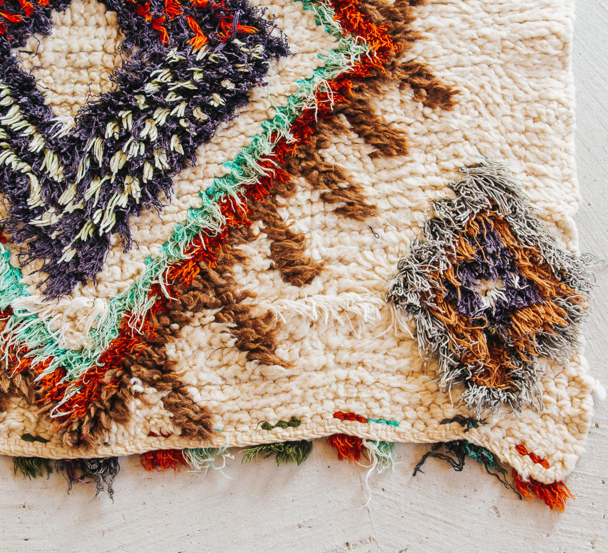 vintage moroocan rug, azilal boujaad wool rug for bathroom in peach tones and earth tones