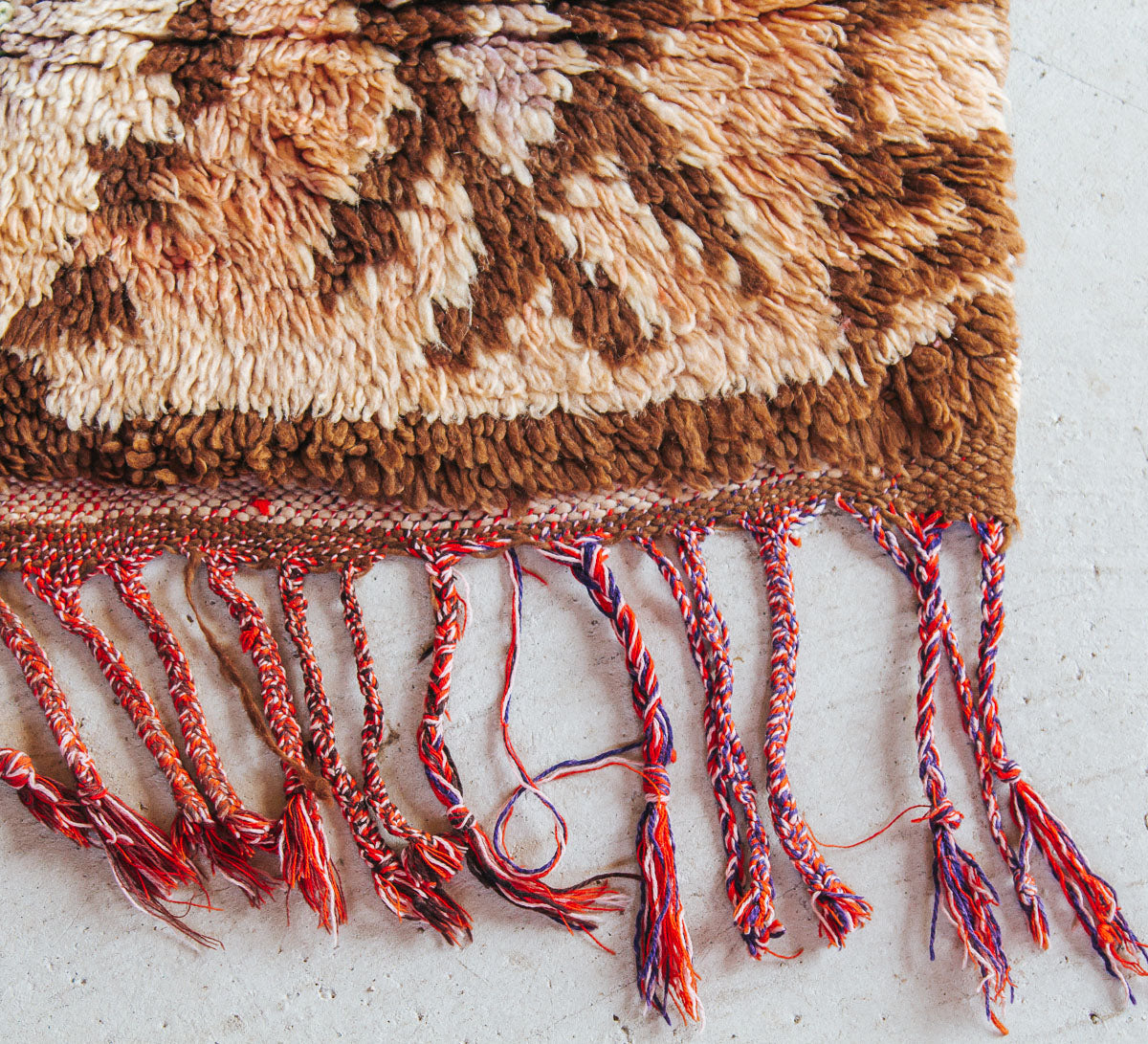 vintage moroocan rug, azilal boujaad wool rug for bathroom in peach tones and earth tones