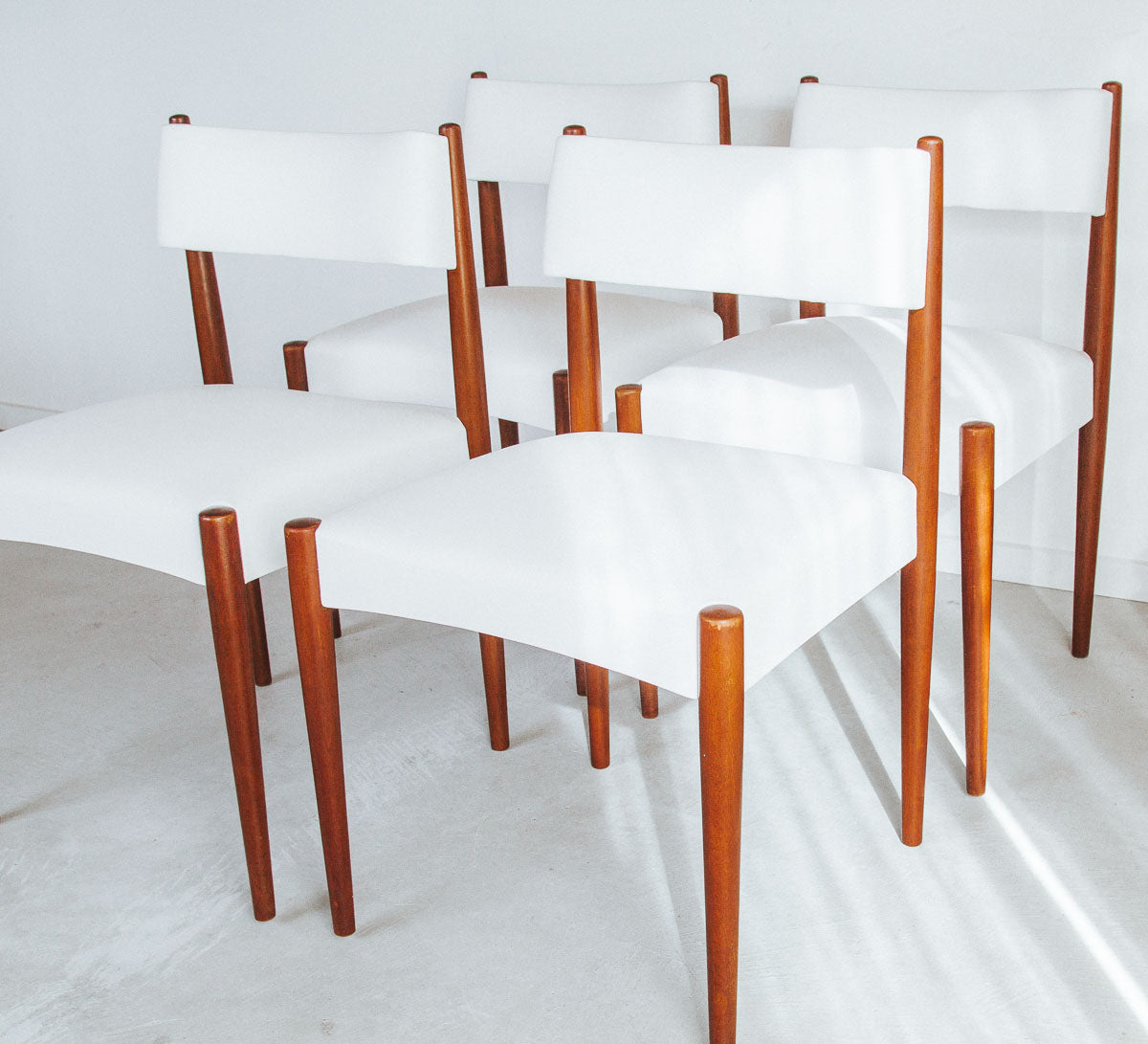 vintage nz designed morgan bros mid century dining chairs with tapered mahogany legs and white vinyl seats