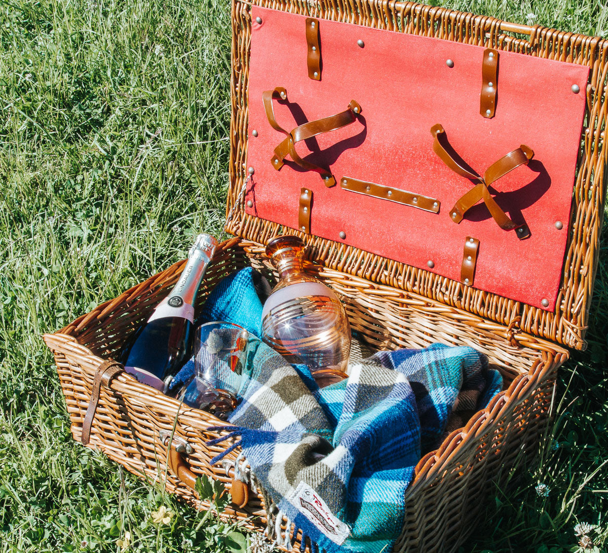 vintage boho cane picnic basket hamper with plate and cutley storage inside