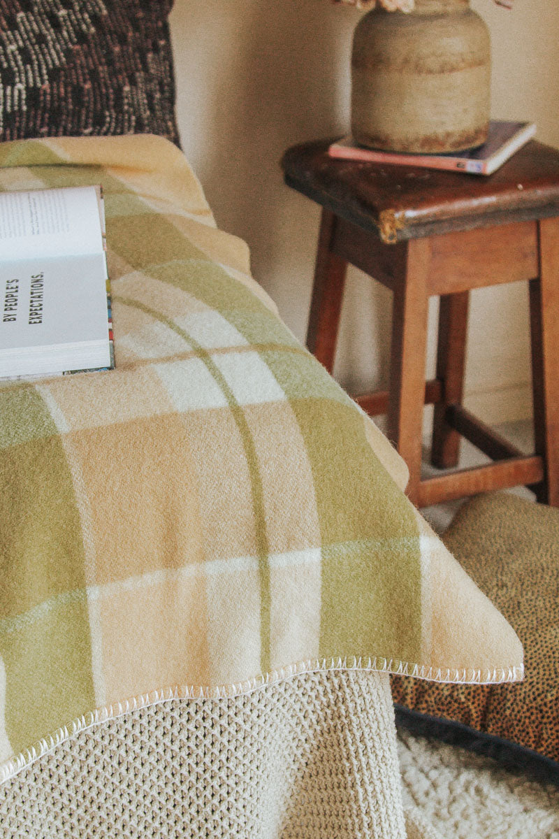 vintage retro kiwiana nz robin wul wool woollen blanket rug 