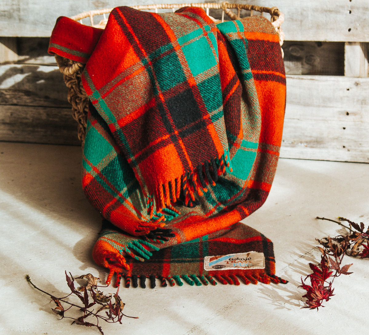 vintage retro wool travel rug made in NZ by Galaxie woollen tassled blanket
